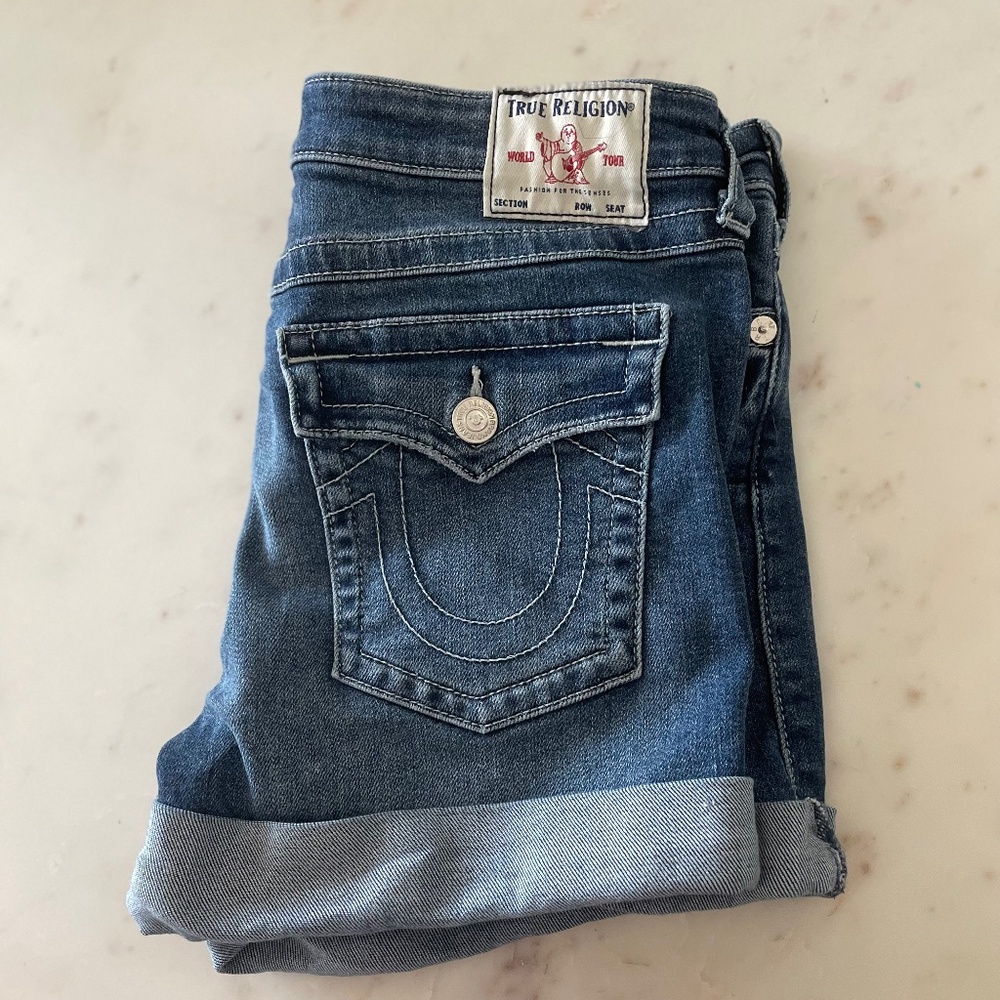 True Religion Jennie Curvy Mid Length Short